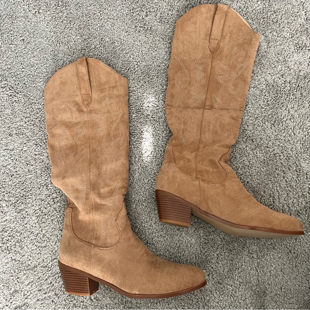 Brown western cowgirl boots